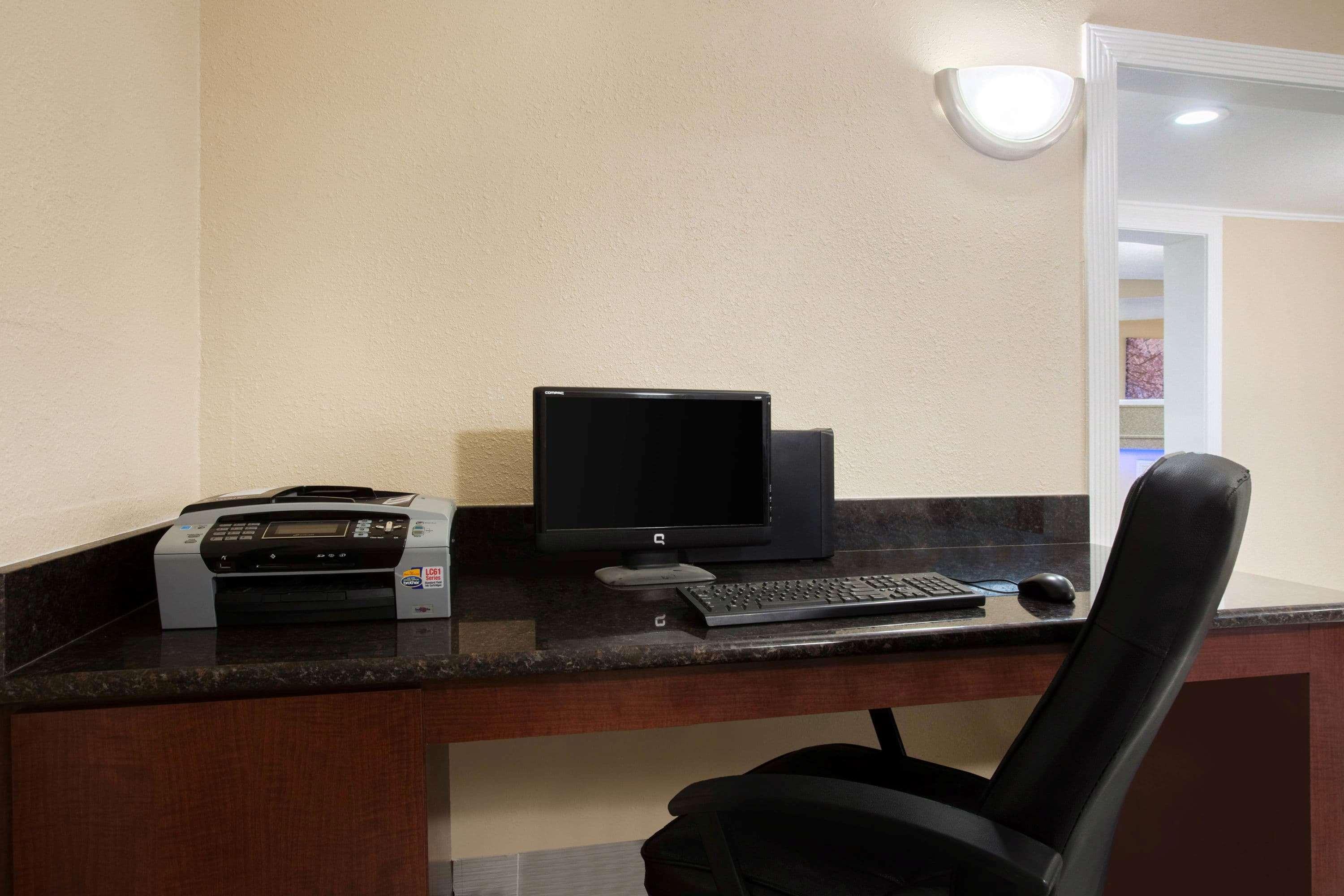 Baymont By Wyndham Lake City Ngoại thất bức ảnh