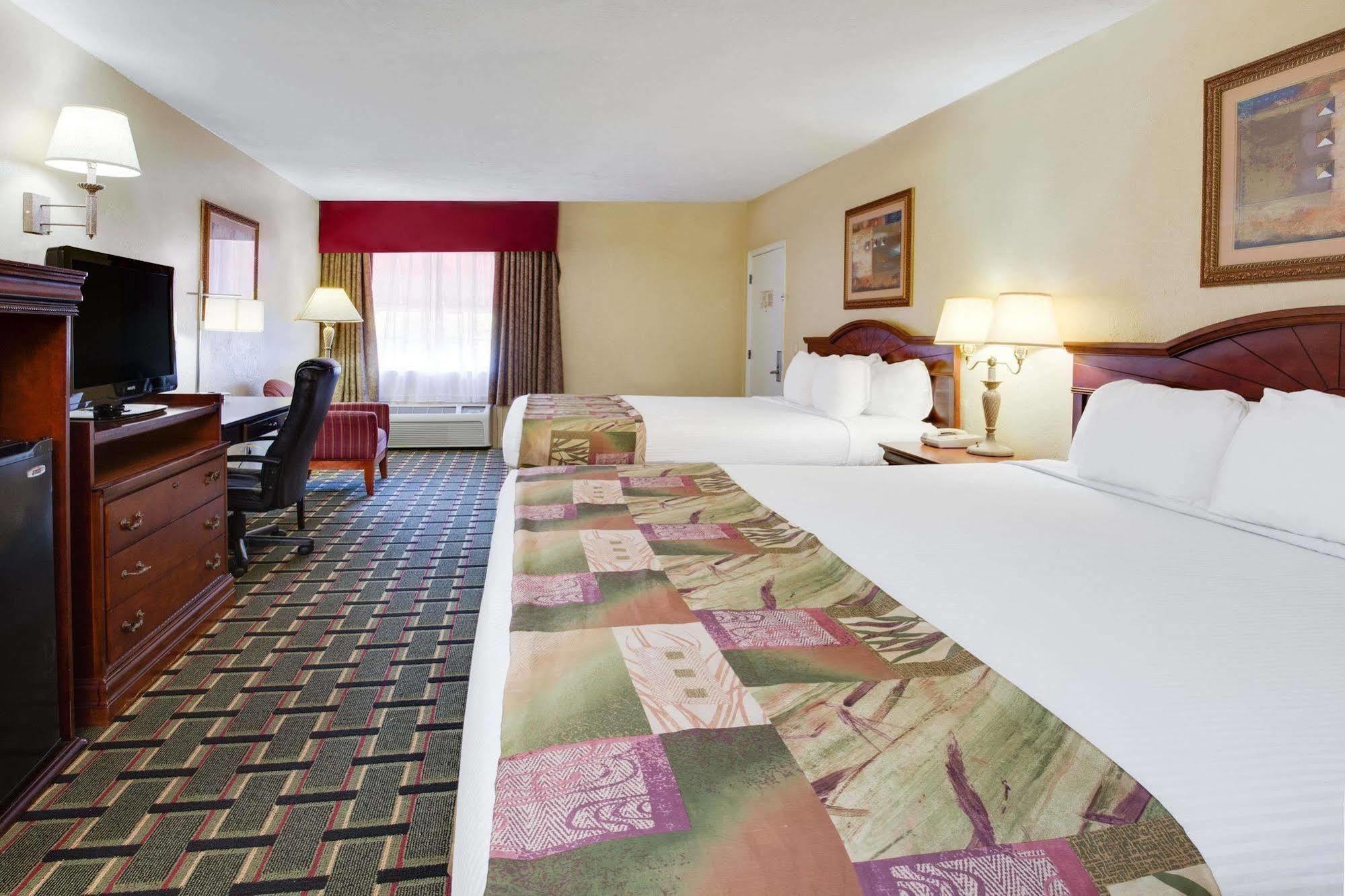 Baymont By Wyndham Lake City Ngoại thất bức ảnh